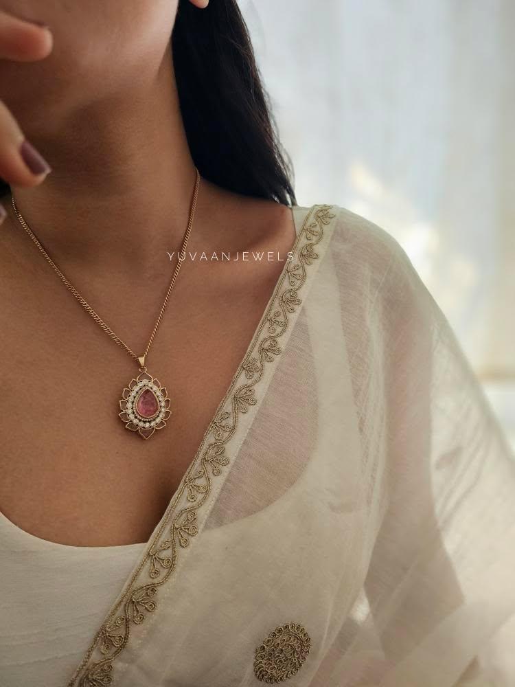 Kerani quartz and polki necklace Thumbnail