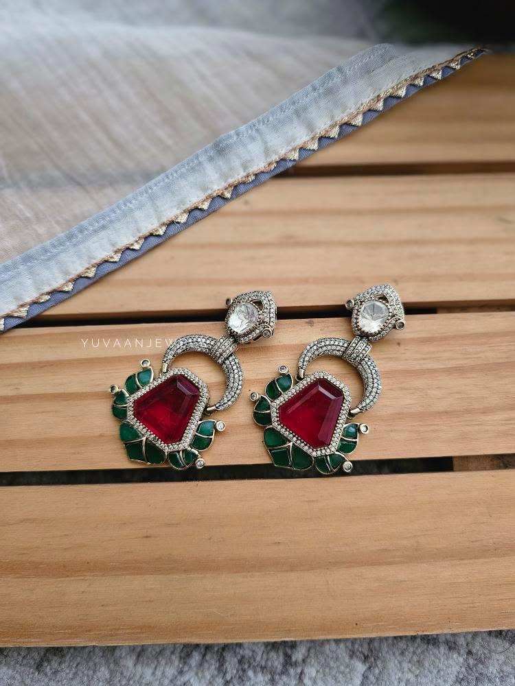 Kaushika quartz earrings Thumbnail