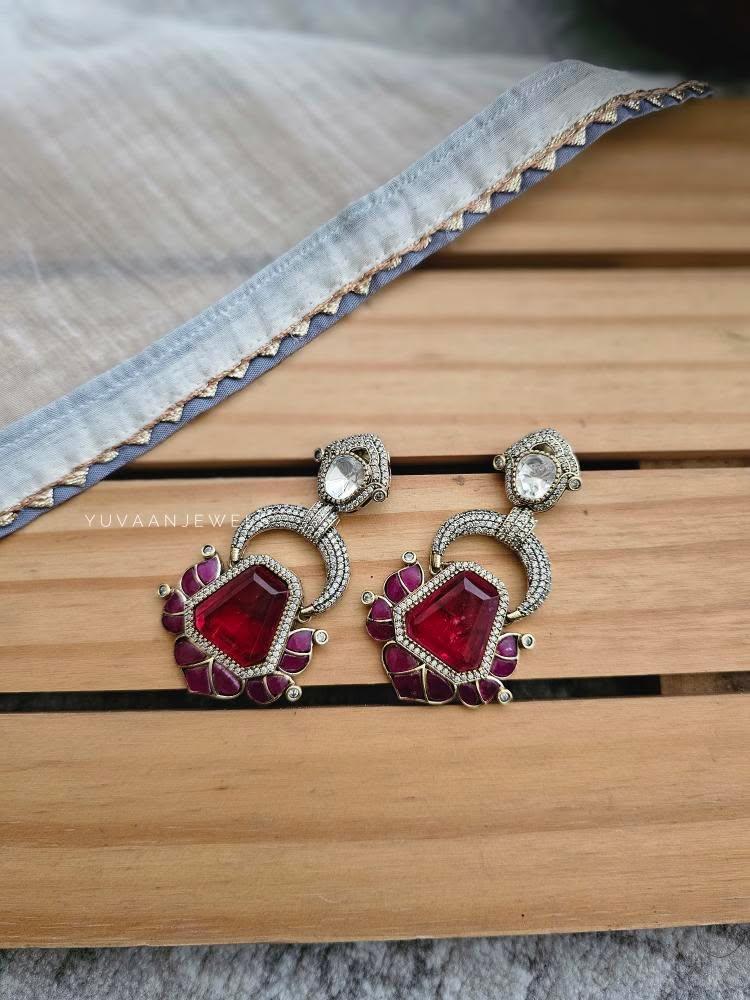 Kaushika quartz earrings Thumbnail