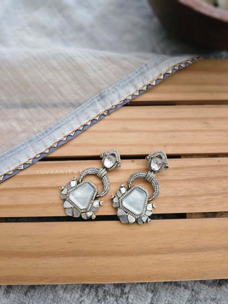 Kaushika quartz earrings Thumbnail