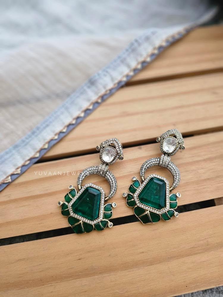 Kaushika quartz earrings Thumbnail
