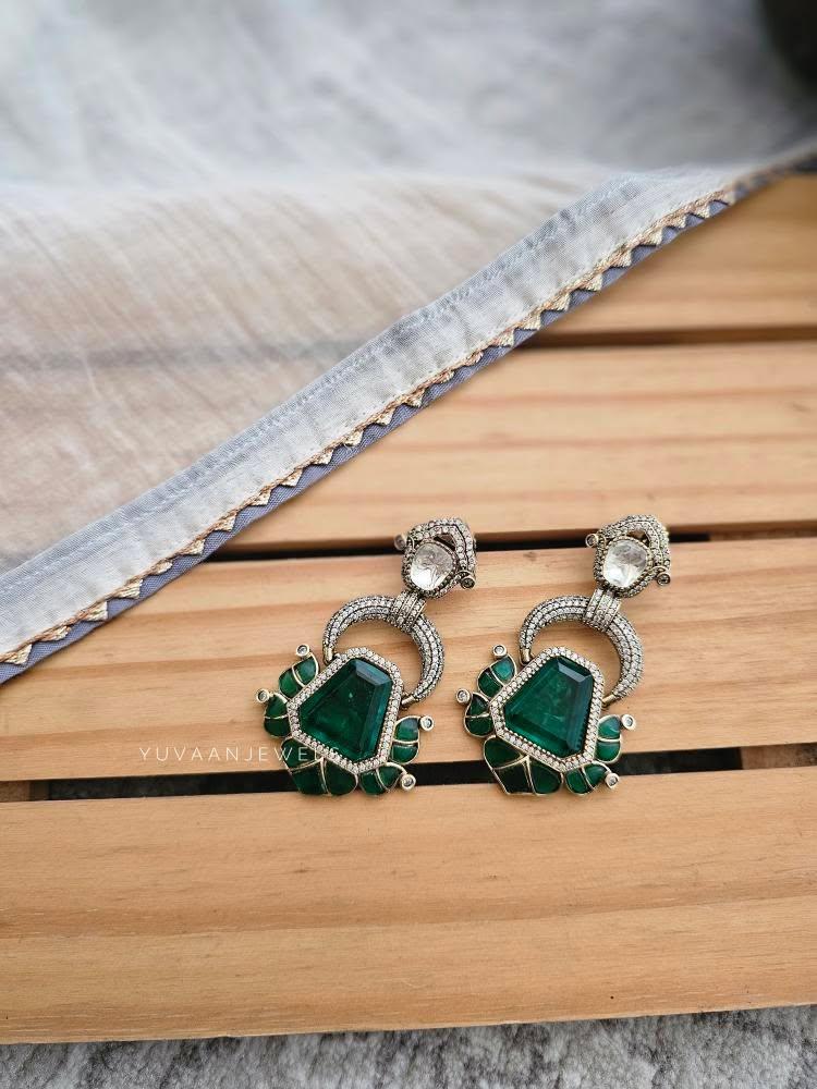 Kaushika quartz earrings Thumbnail