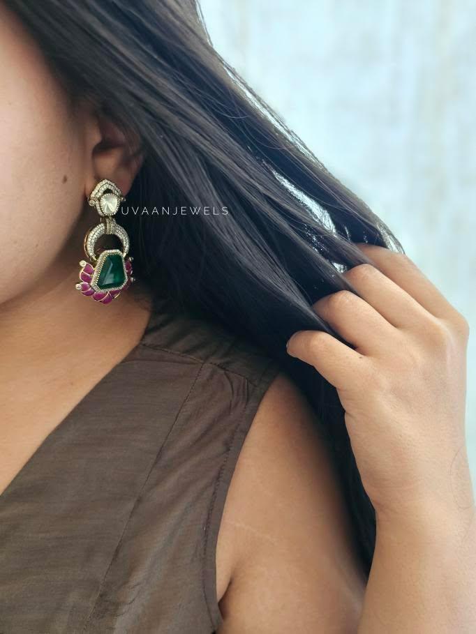 Kaushika quartz earrings Thumbnail