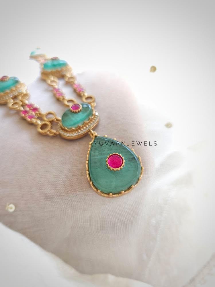 Prushka quartz and polki necklace Thumbnail