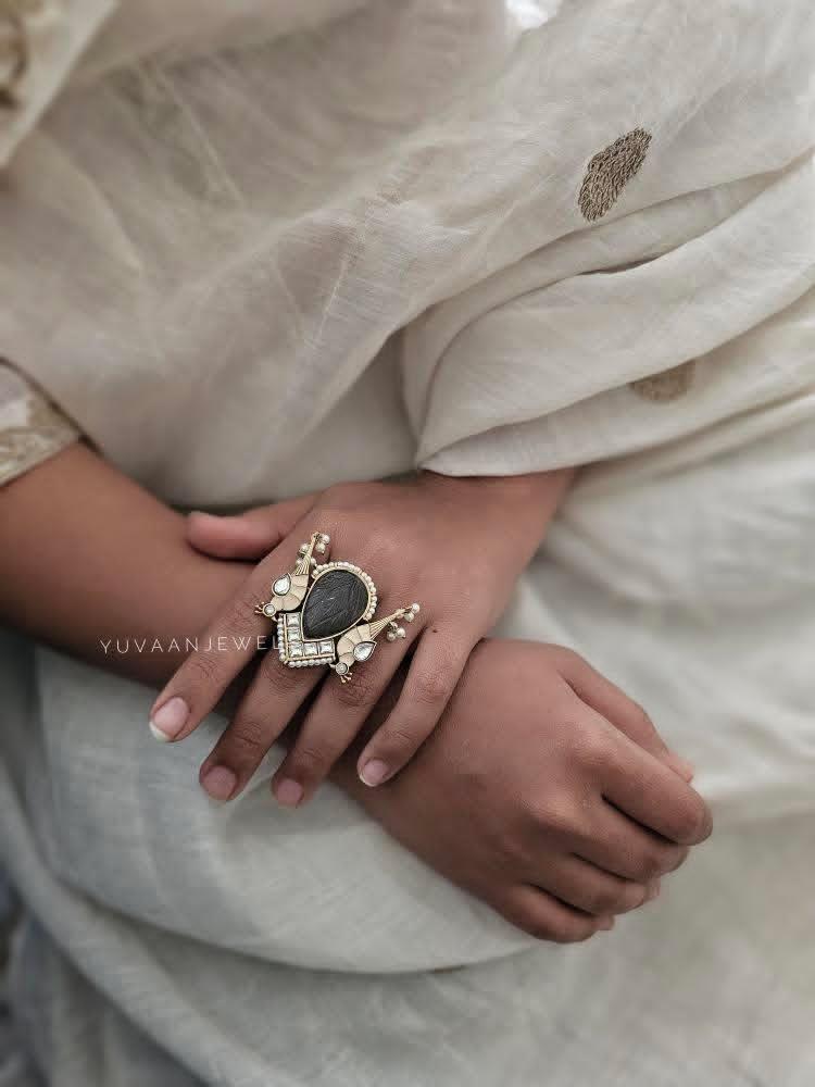 Pihu Handcarved ring Thumbnail