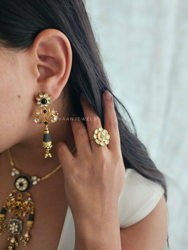 Cyra handcrafted necklace Thumbnail