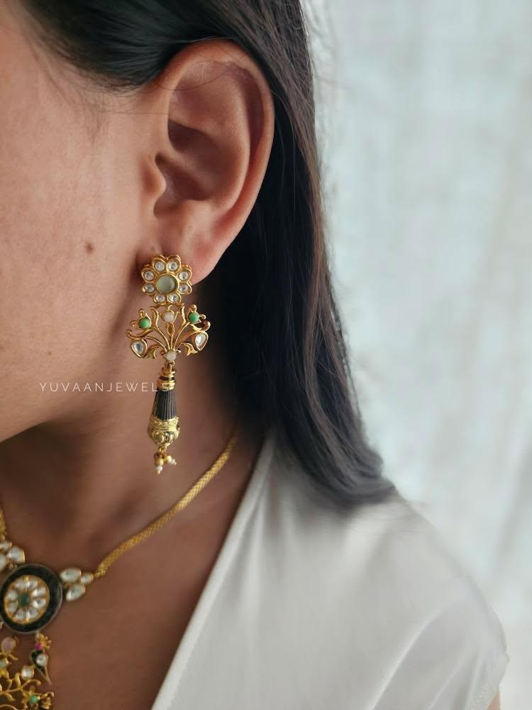 Cyra handcrafted necklace Thumbnail