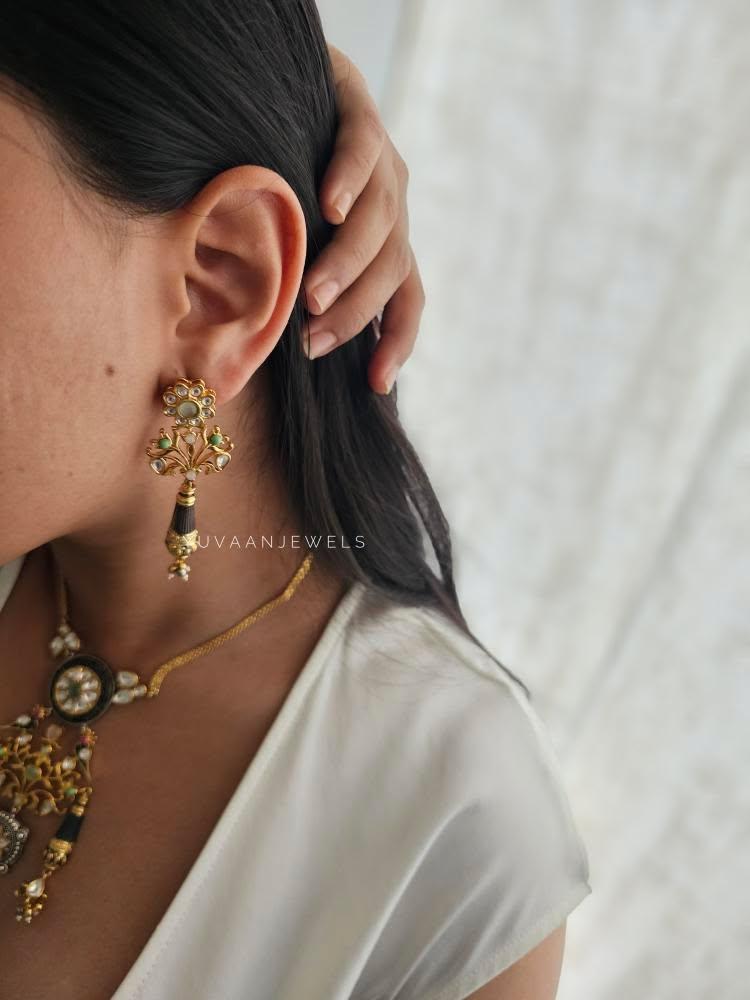 Cyra handcrafted necklace Thumbnail