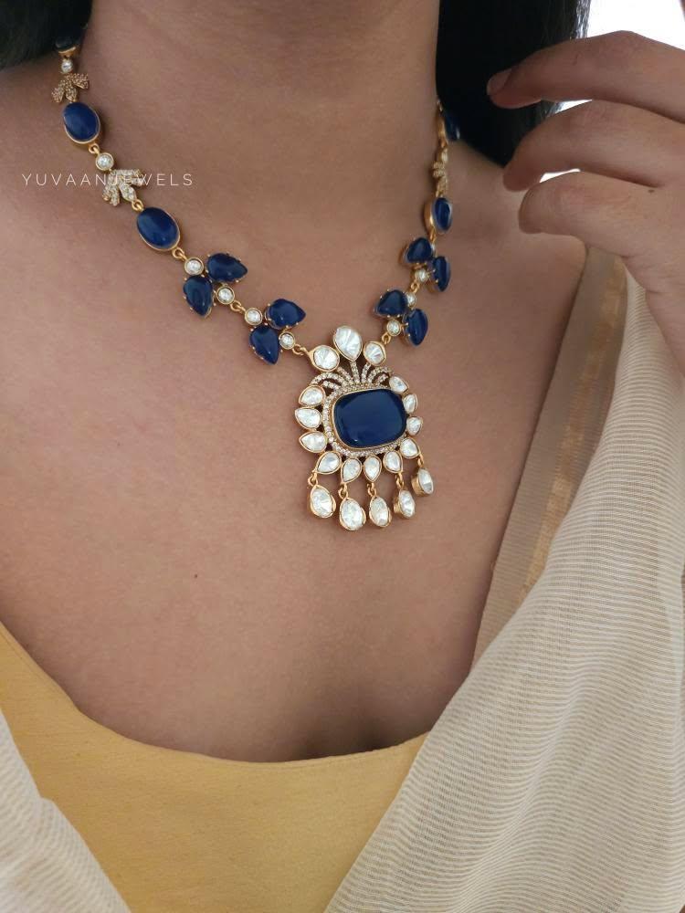 Aghna quartz and polki necklace Thumbnail