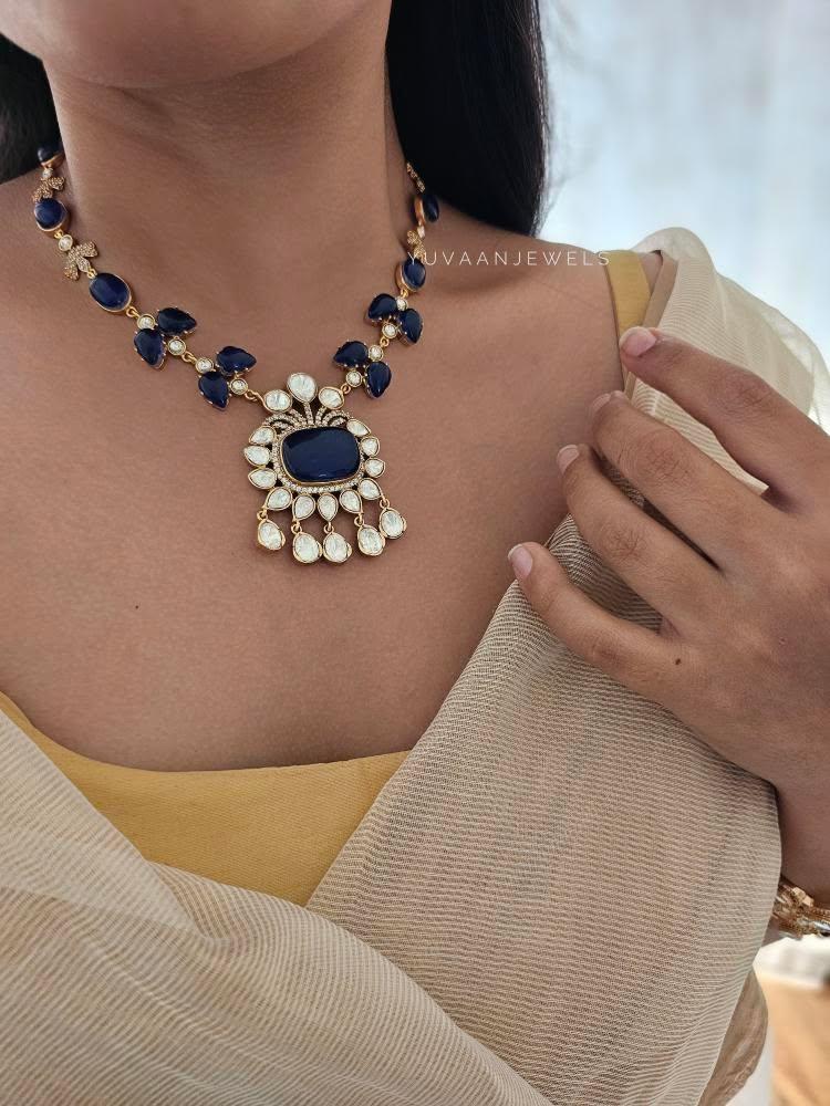 Aghna quartz and polki necklace Thumbnail