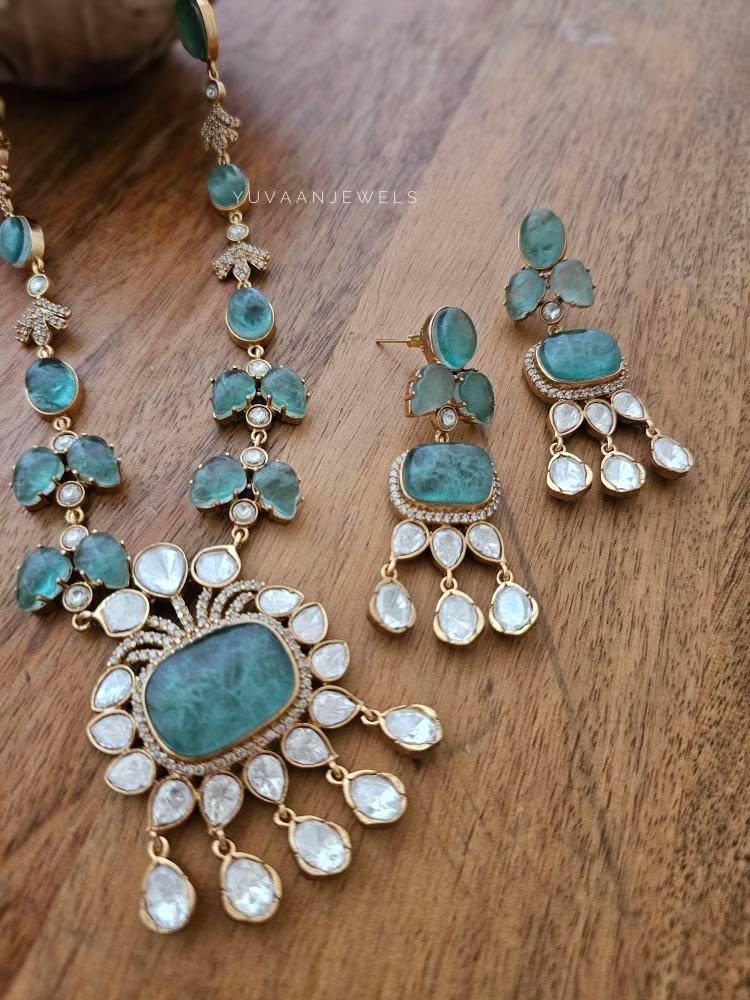 Aghna quartz and polki necklace Thumbnail