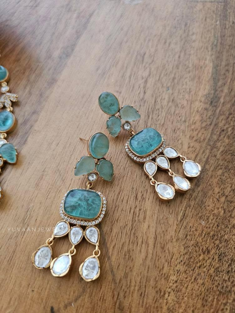 Aghna quartz and polki necklace Thumbnail