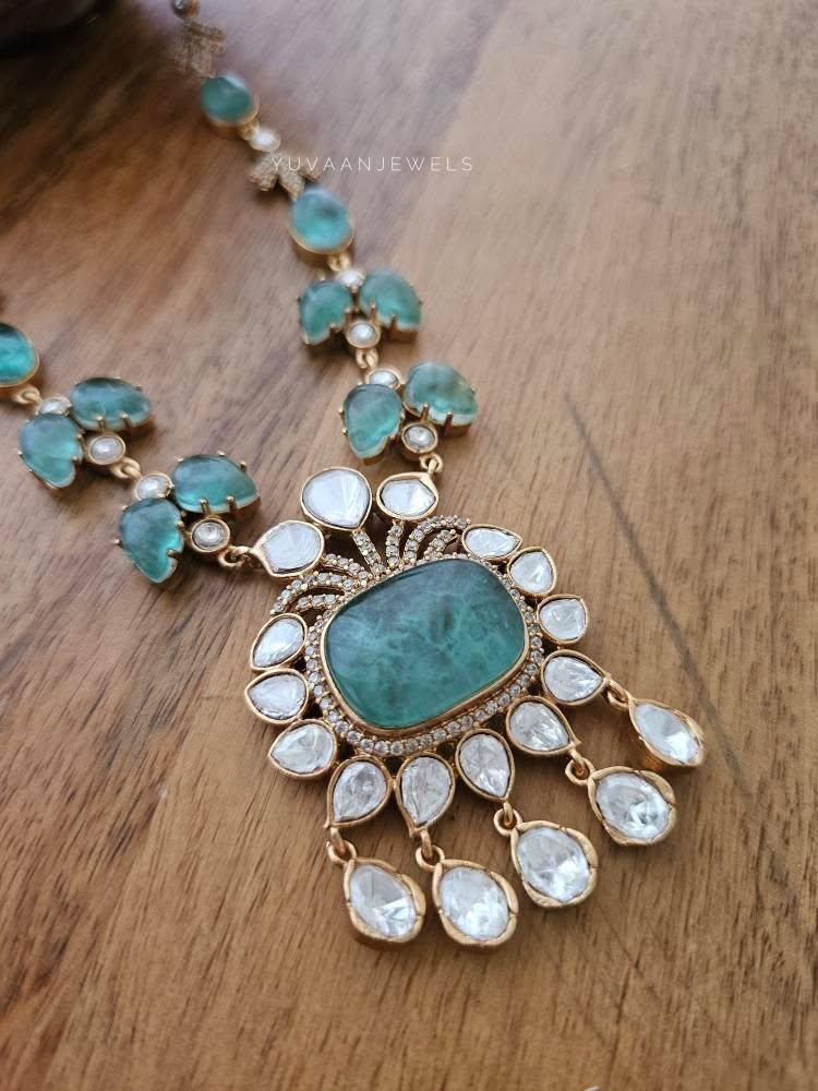 Aghna quartz and polki necklace Thumbnail