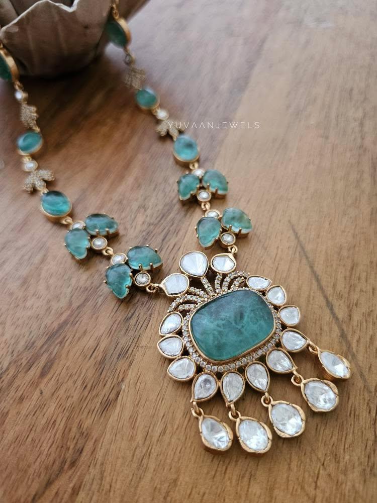 Aghna quartz and polki necklace Thumbnail