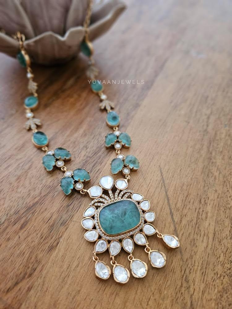 Aghna quartz and polki necklace Thumbnail