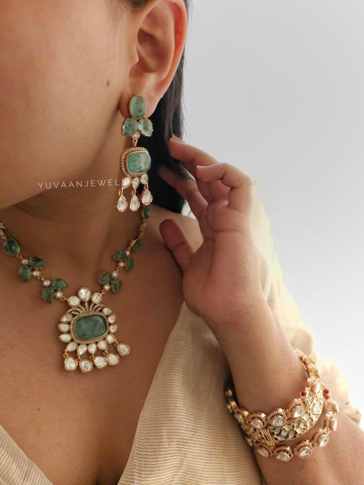 Aghna quartz and polki necklace Thumbnail