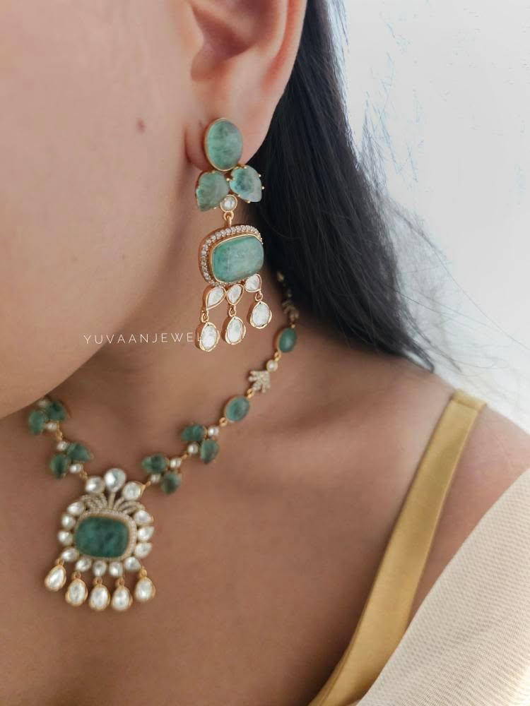 Aghna quartz and polki necklace Thumbnail