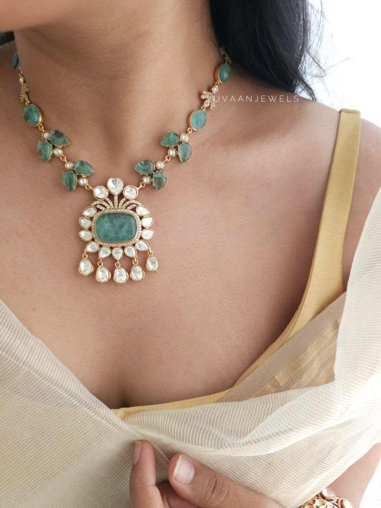 Aghna quartz and polki necklace Thumbnail