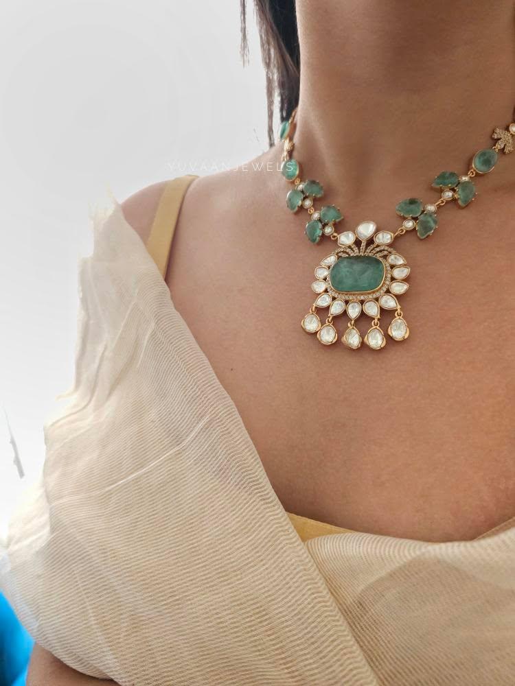Aghna quartz and polki necklace Thumbnail