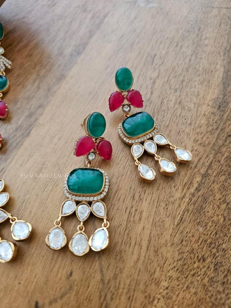 Aghna quartz and polki necklace Thumbnail