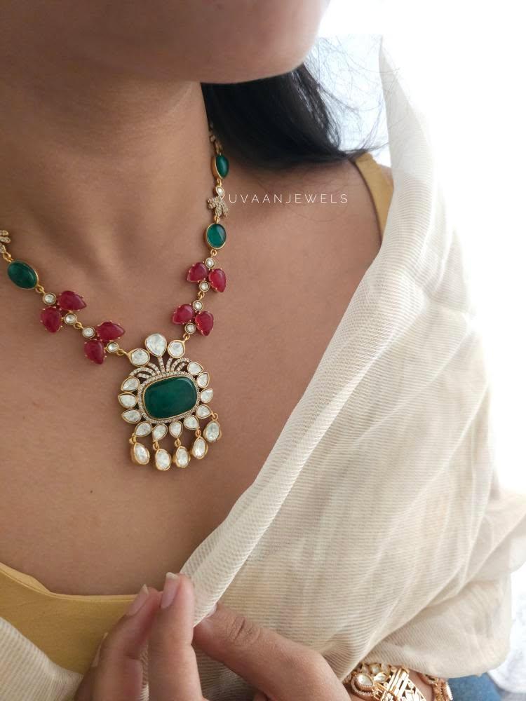 Aghna quartz and polki necklace Thumbnail