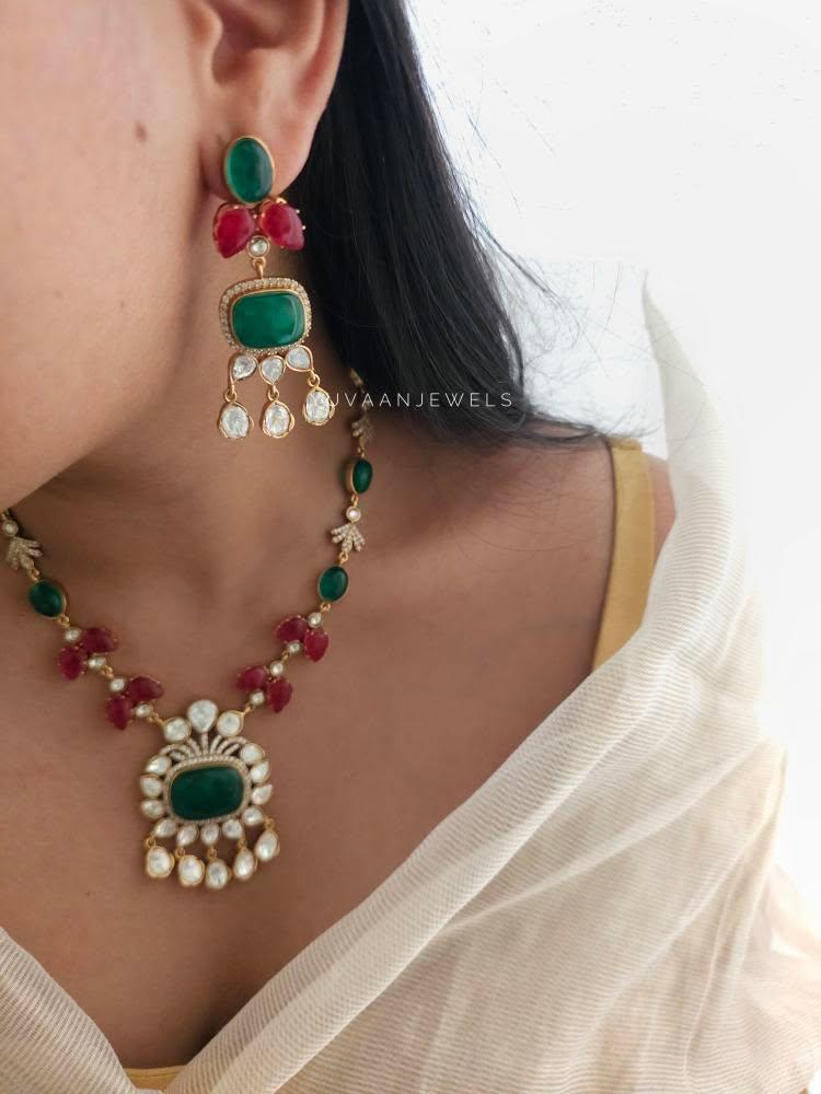 Aghna quartz and polki necklace Thumbnail