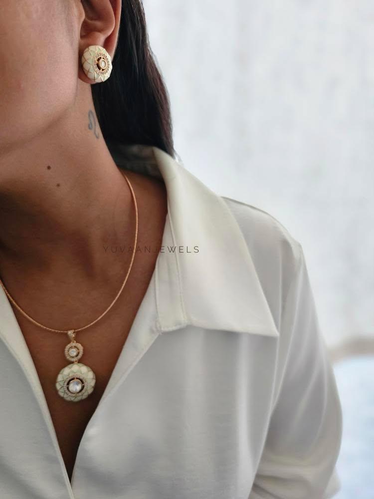 Shritika hasli necklace Thumbnail