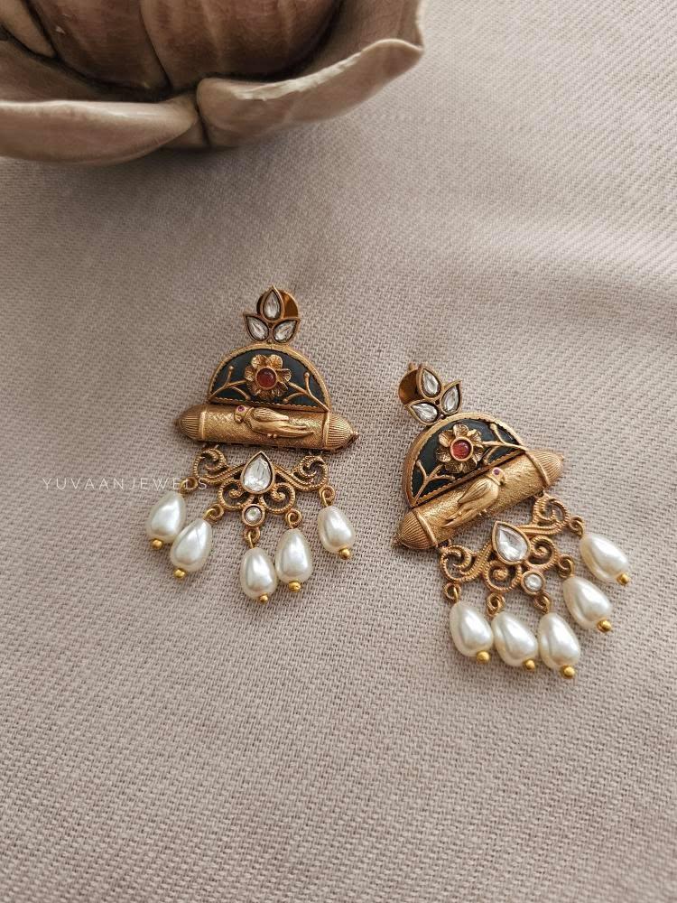 Suraya handcrafted long necklace Thumbnail