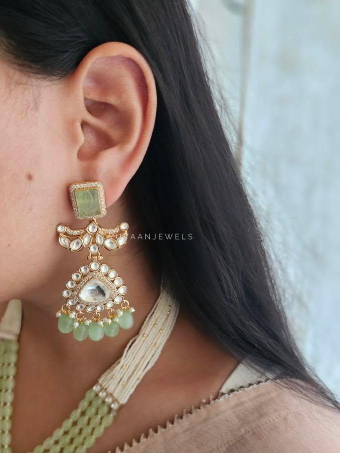 Jazbaat handcrafted stone necklace Thumbnail