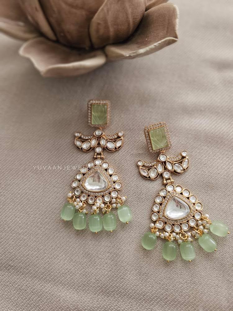 Jazbaat handcrafted stone necklace Thumbnail