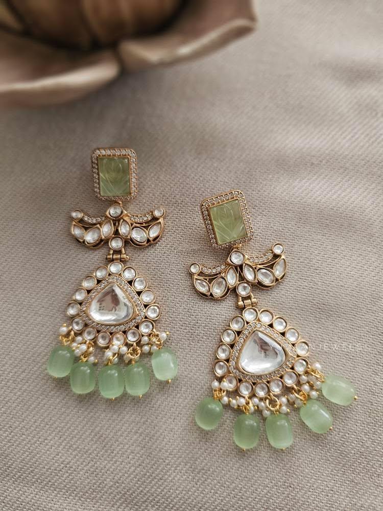 Jazbaat handcrafted stone necklace Thumbnail