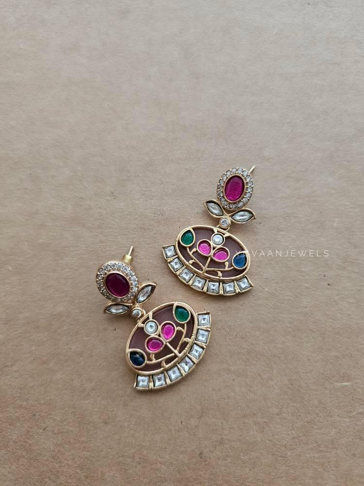 Amreet pearl choker Thumbnail