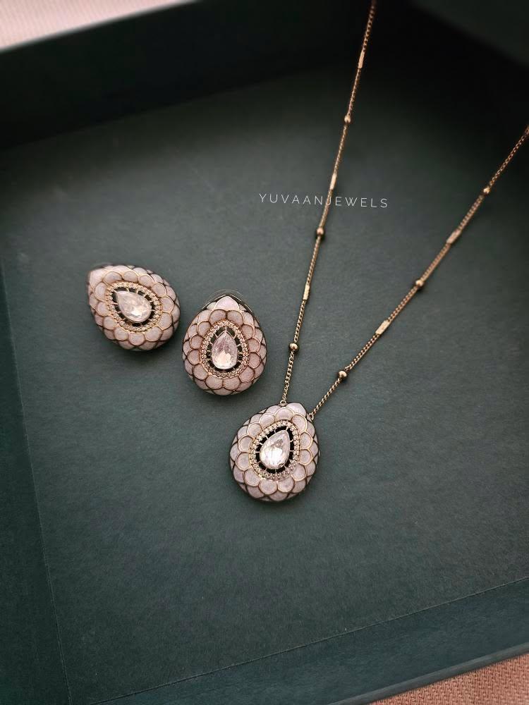 Karuna delicate polki necklace Thumbnail