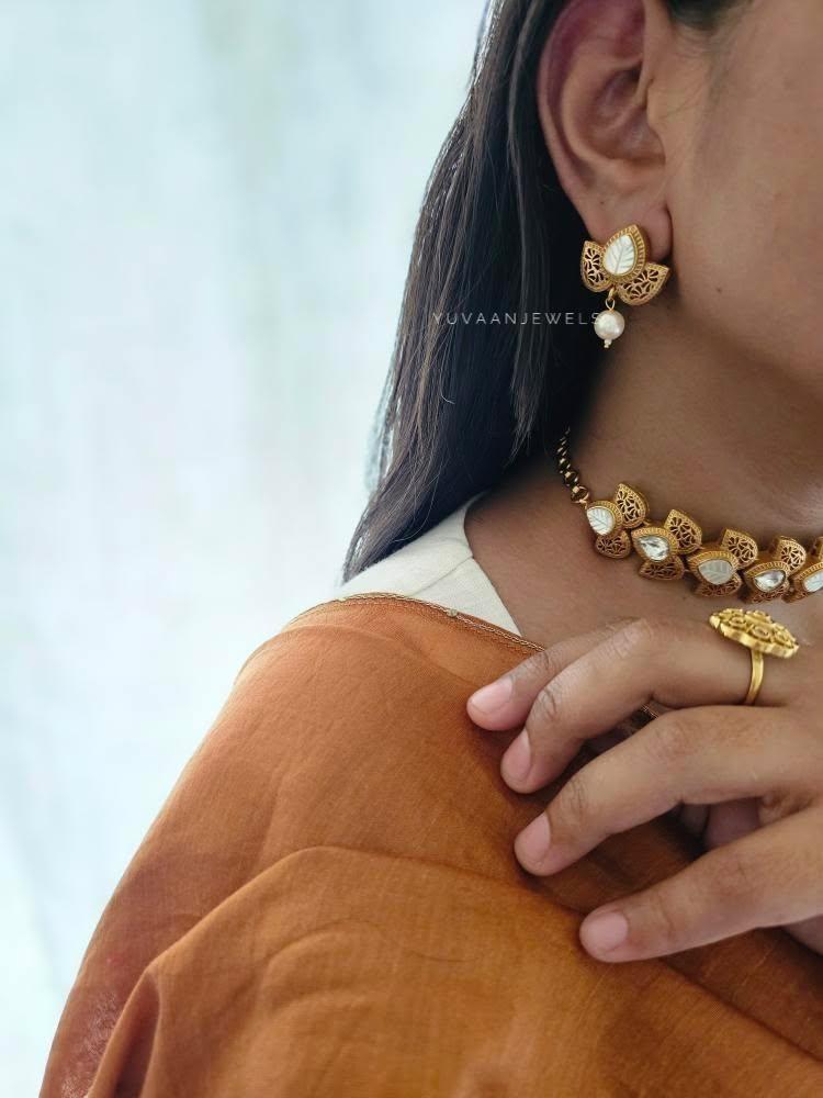 Trinay handcrafted choker Thumbnail