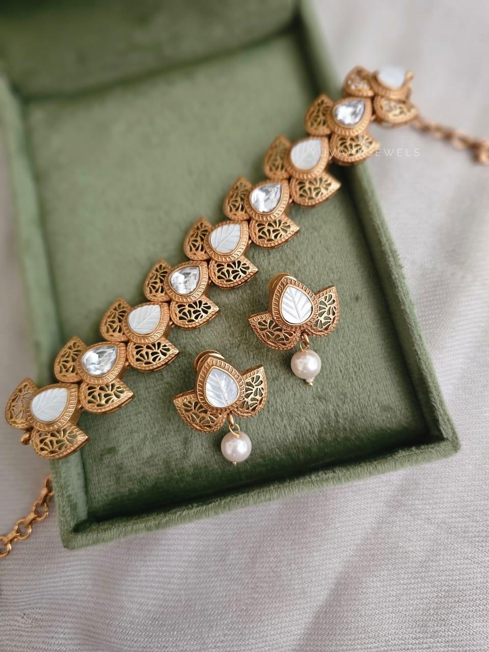 Trinay handcrafted choker Thumbnail