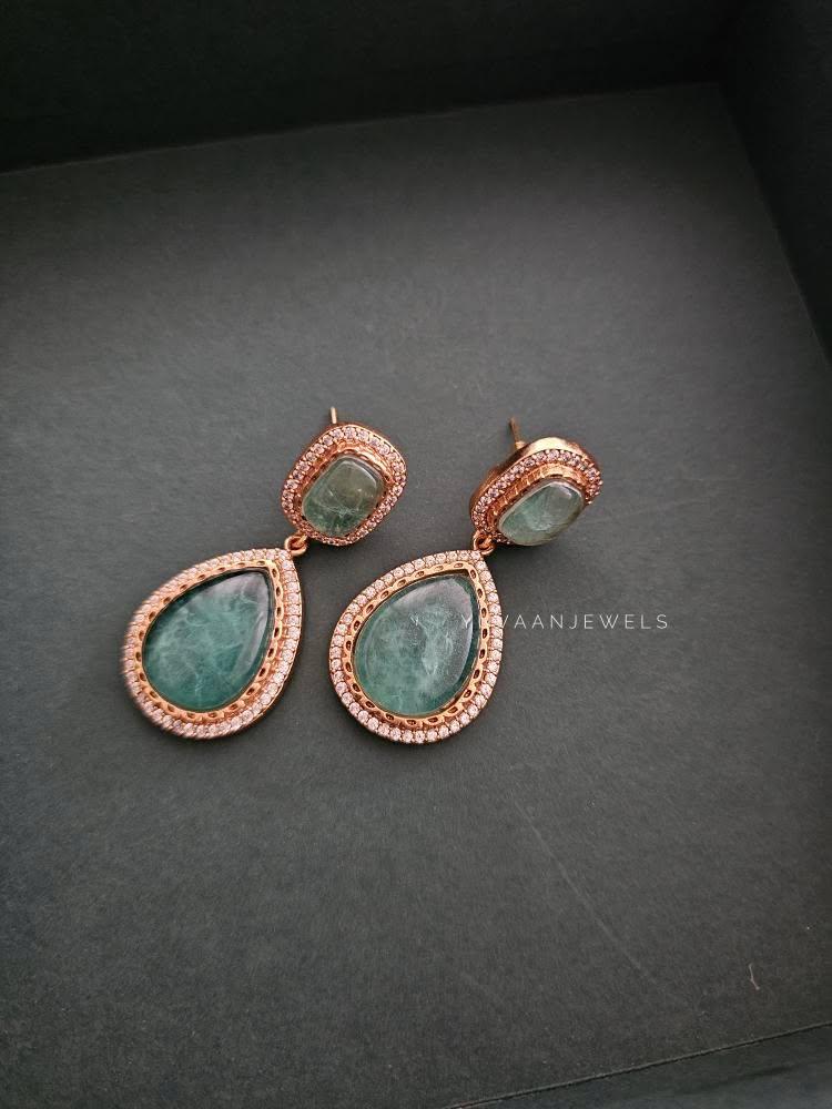 Molly quartz necklace Thumbnail