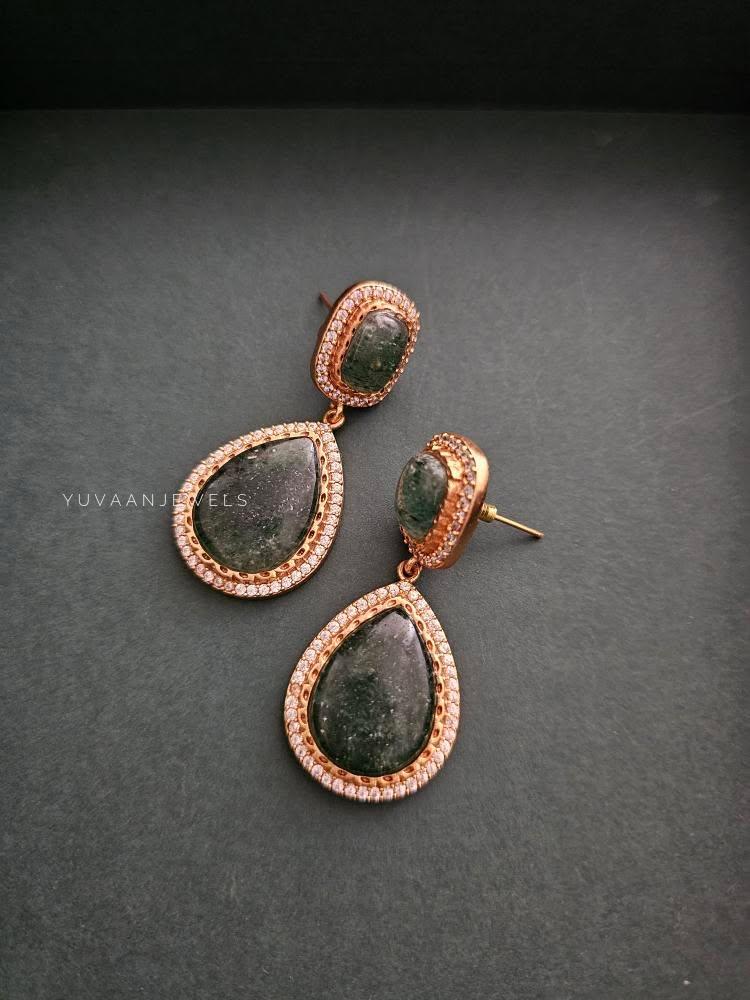 Molly quartz necklace Thumbnail