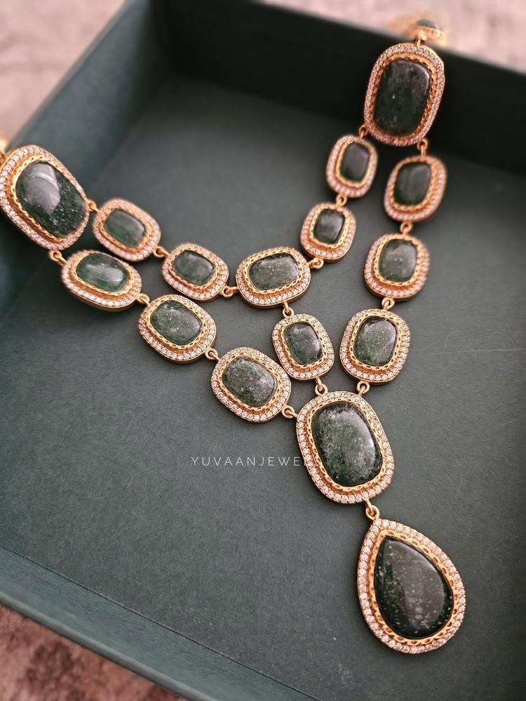 Molly quartz necklace Thumbnail