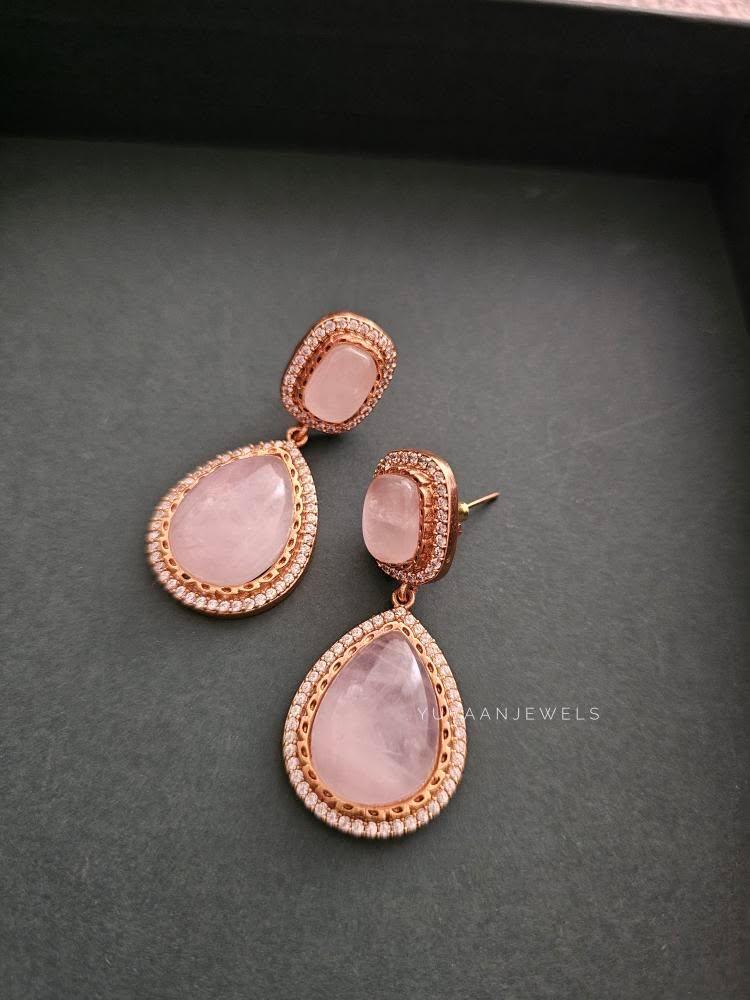 Molly quartz necklace Thumbnail