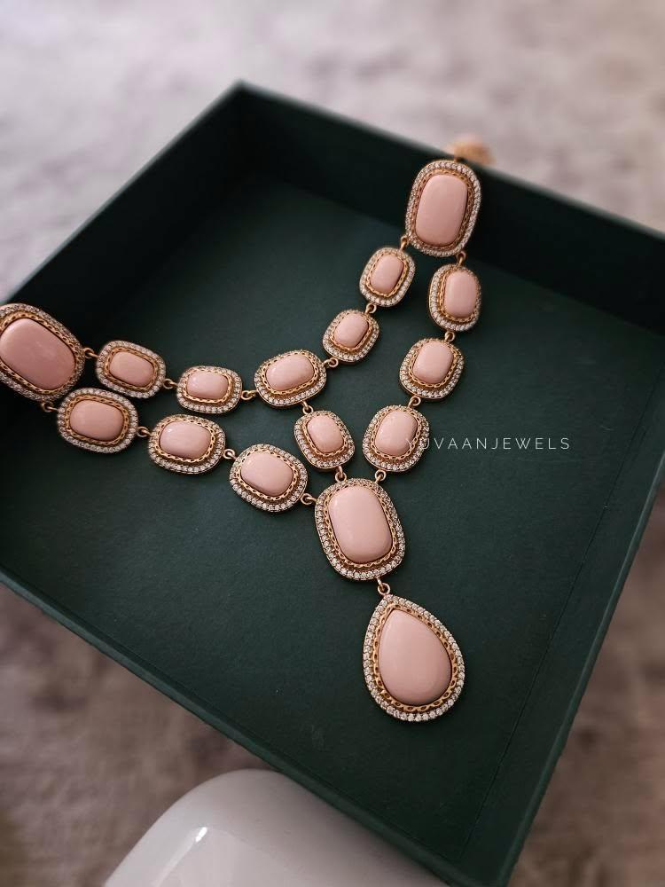 Molly quartz necklace Thumbnail