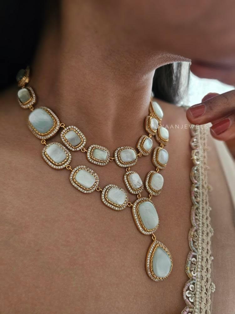 Molly quartz necklace Thumbnail