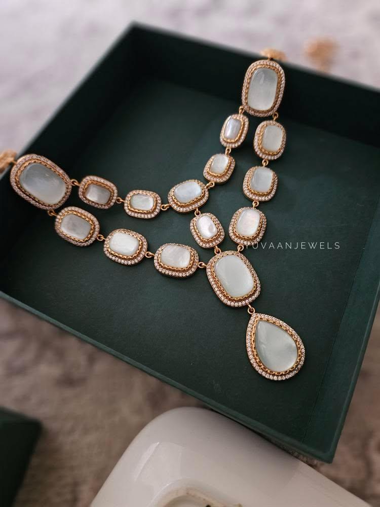 Molly quartz necklace Thumbnail