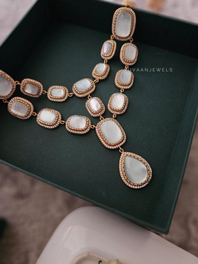 Molly quartz necklace Thumbnail