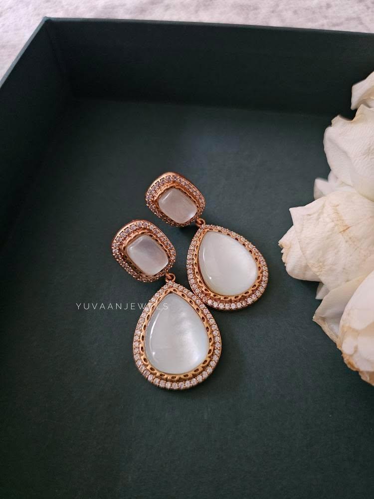 Molly quartz necklace Thumbnail