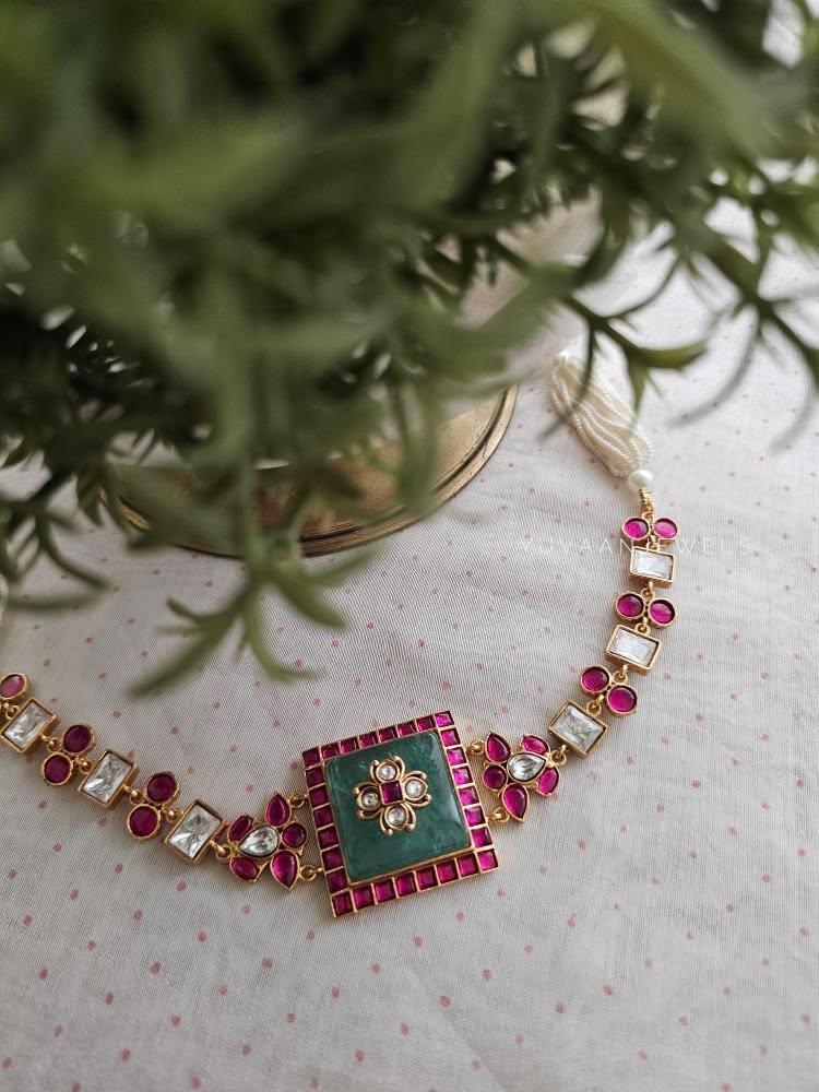 Nairiti quartz and polki choker Thumbnail