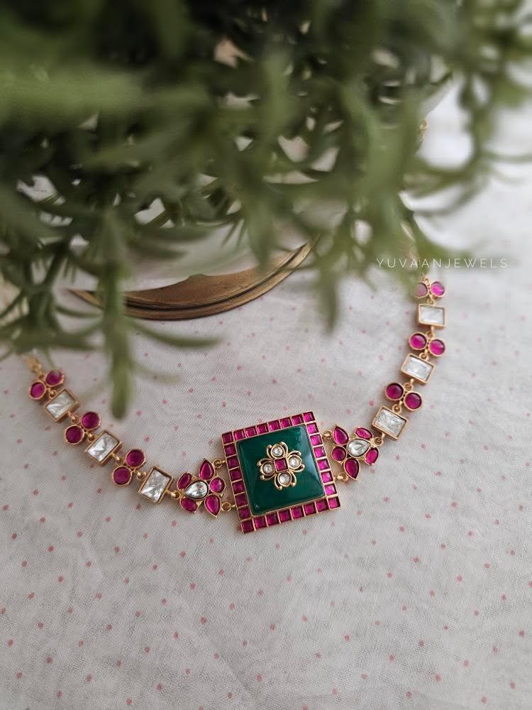 Nairiti quartz and polki choker Thumbnail