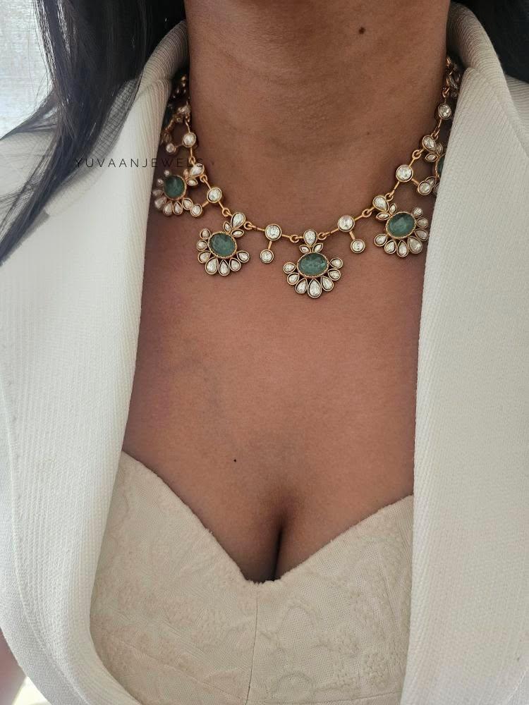 Priya quartz necklace Thumbnail