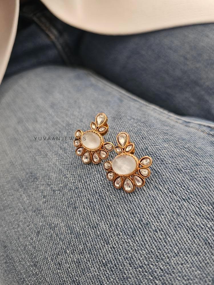 Priya quartz necklace Thumbnail