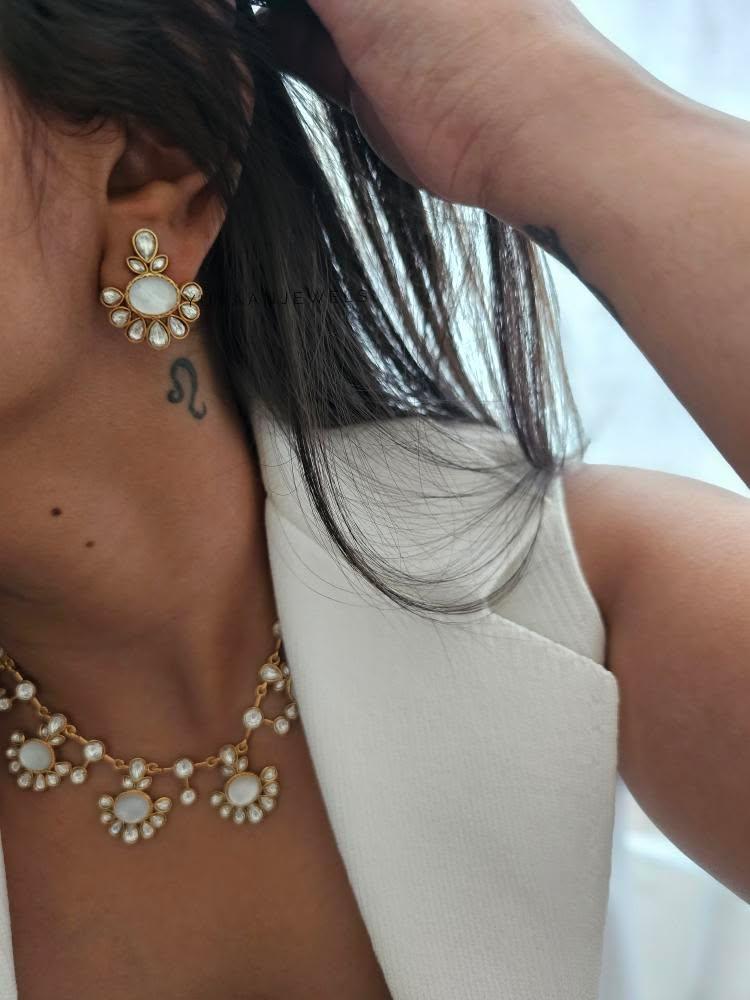 Priya quartz necklace Thumbnail