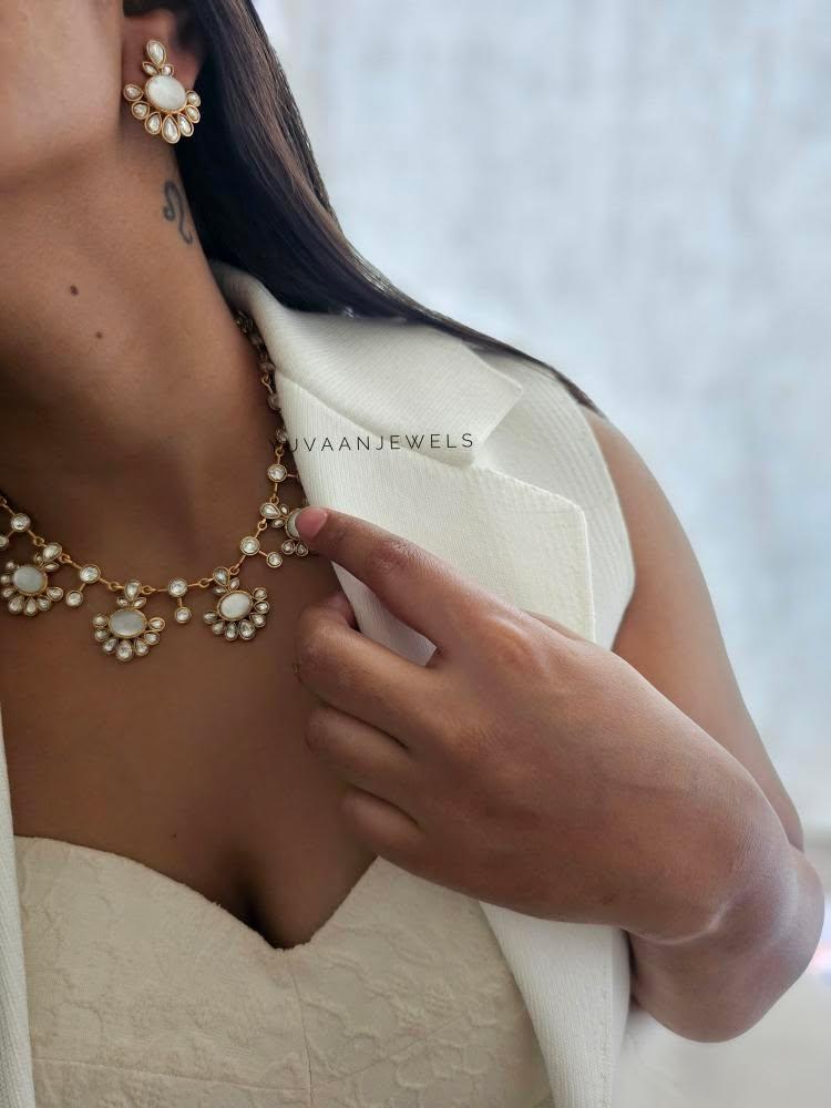 Priya quartz necklace Thumbnail